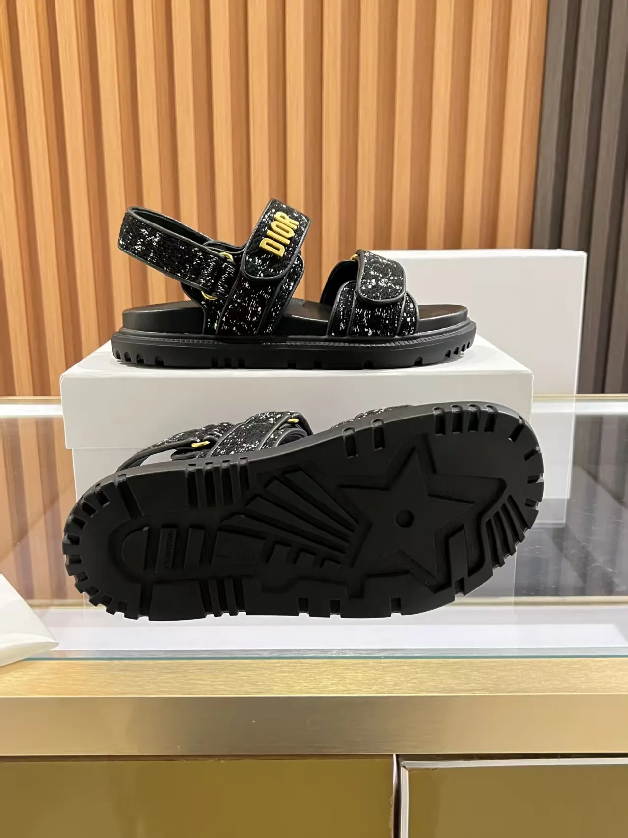 👟👟Ex-factory price 480👟👟 Dior classic popular sandals Step into the fashion territory of Dior slippers and encounter the ultimate fusion of elegance and comfort. The upper is engraved with the Christian Dior Paris logo using exquisite embroidery technology. The delicate stitching tells the brand's profound heritage and is fully recognizable.   Made of high-quality materials, it feels soft and fits your feet, as if it is a gentle care tailor-made for your feet. The sole is carefully designed and engraved with Christian Dior's lucky star symbol. It is not only a beautiful embellishment, but also provides reliable grip, making every step steady and secure.   It has a simple design and is easy to put on and take off. Whether it is a lazy weekend or a pleasant vacation, it can be easily adapted. Whether paired with casual shorts, casual jeans, or an elegant dress, Dior slippers can instantly enhance the overall style and show a casual fashion attitude.   Dior slippers, in the name of fashion, inject luxurious charm into your life and accompany you with every step you take with confidence and elegance. Material: Fine genuine cowhide upper, outsole, TPR, non-slip and wear-resistant, code number: 35-41 (42 customized)